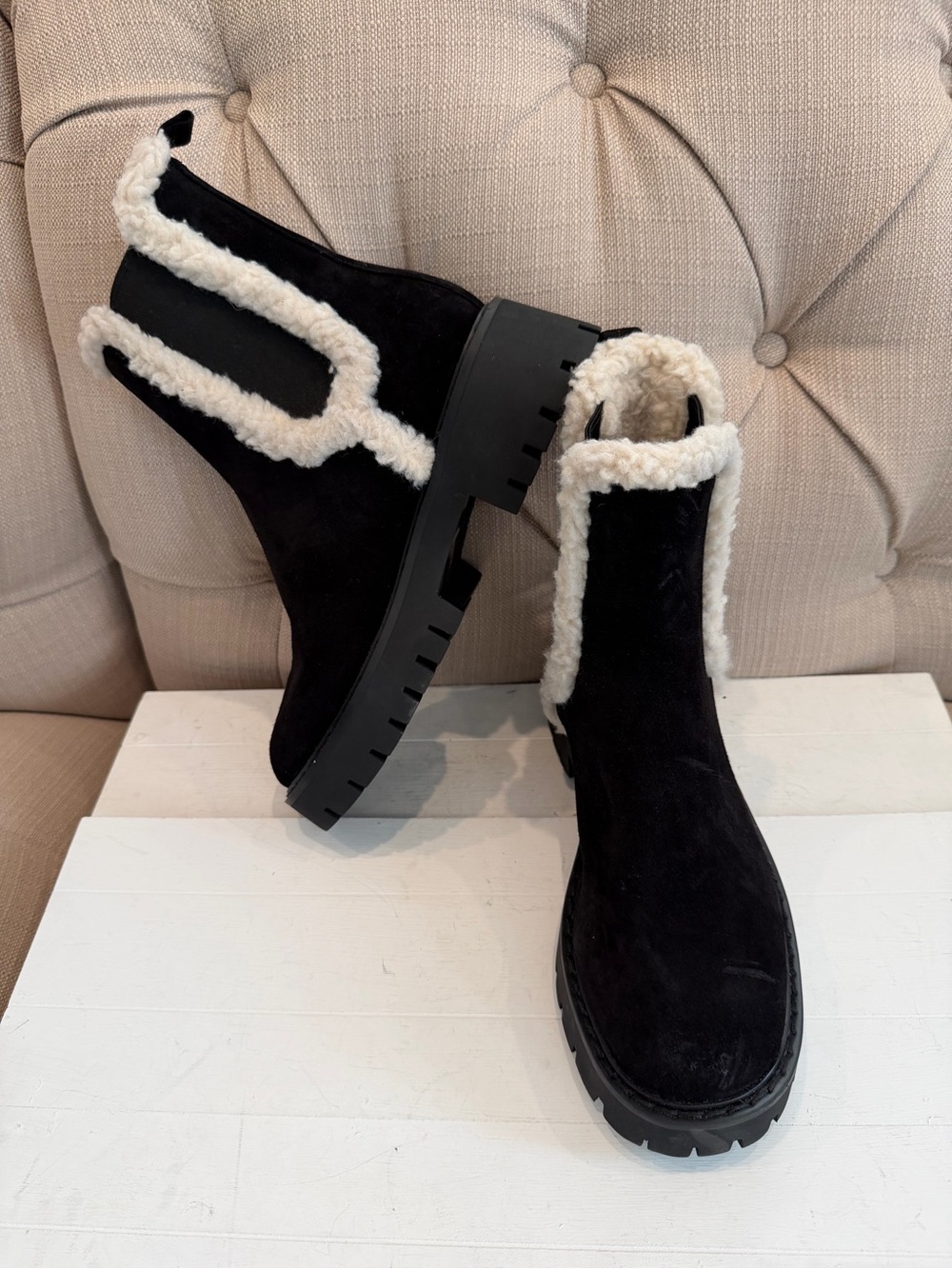 Michael Kors Asher Flat Booties Soft faux shearling trim and a chunky Soles Sz 8